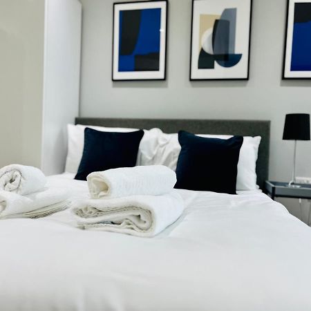 Lovely Studio Apartment With Free Parking Included! マンチェスター エクステリア 写真