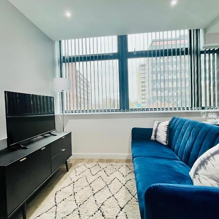 Lovely Studio Apartment With Free Parking Included! マンチェスター エクステリア 写真