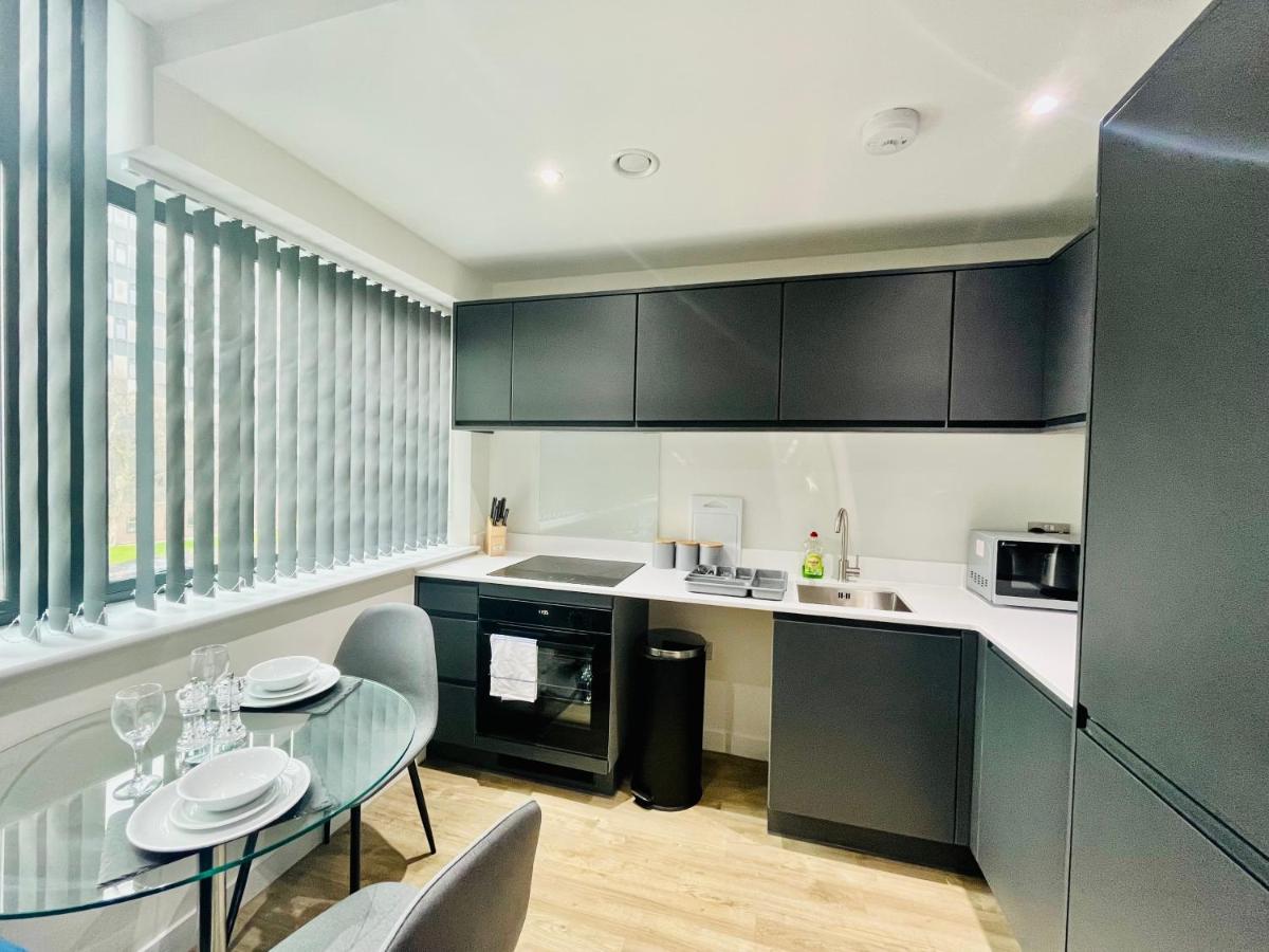 Lovely Studio Apartment With Free Parking Included! マンチェスター エクステリア 写真