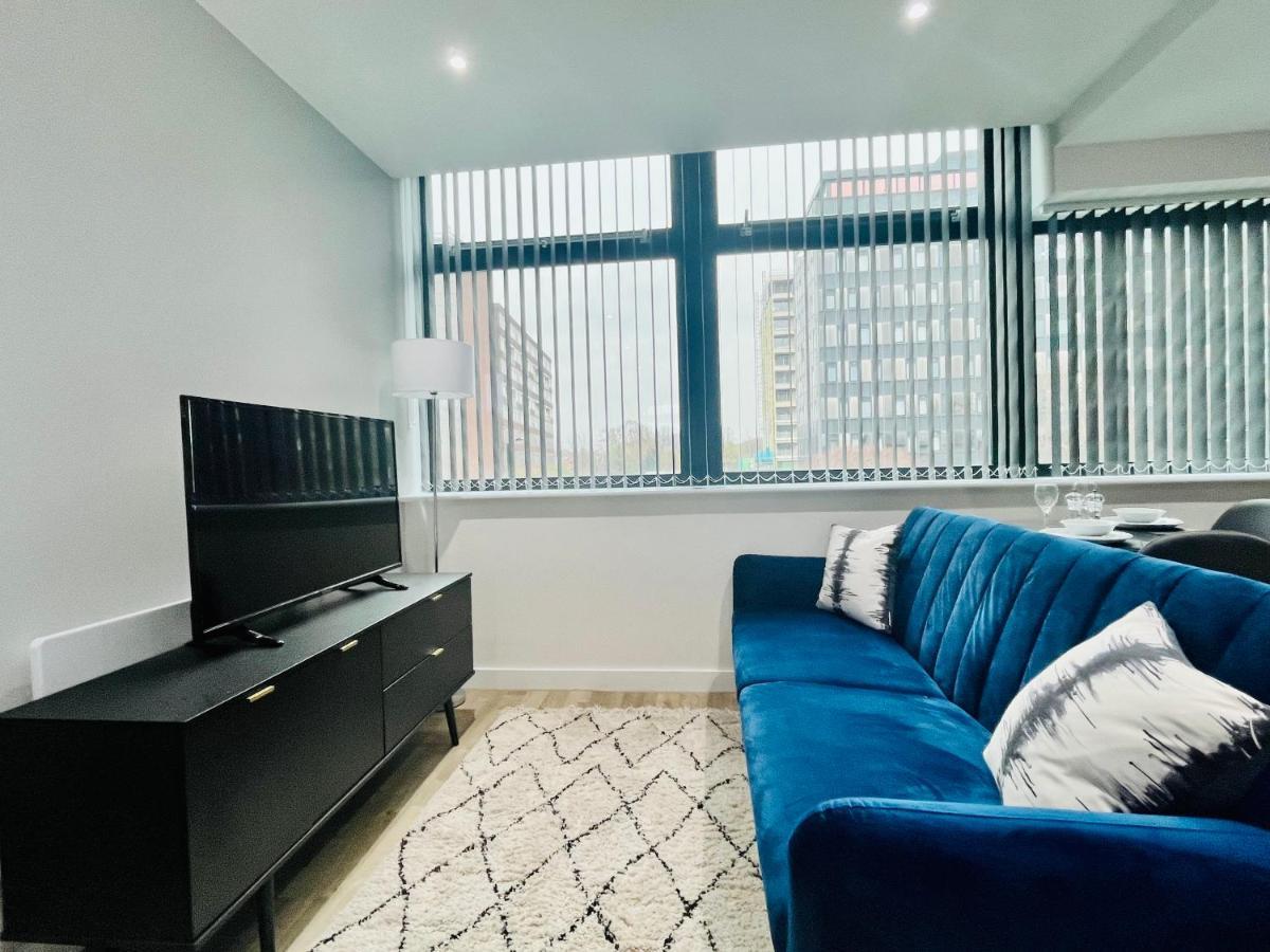 Lovely Studio Apartment With Free Parking Included! マンチェスター エクステリア 写真