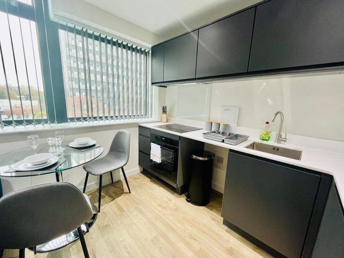Lovely Studio Apartment With Free Parking Included! マンチェスター エクステリア 写真