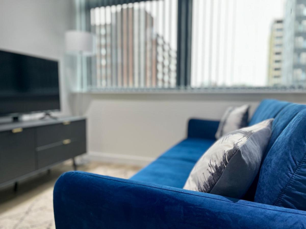 Lovely Studio Apartment With Free Parking Included! マンチェスター エクステリア 写真