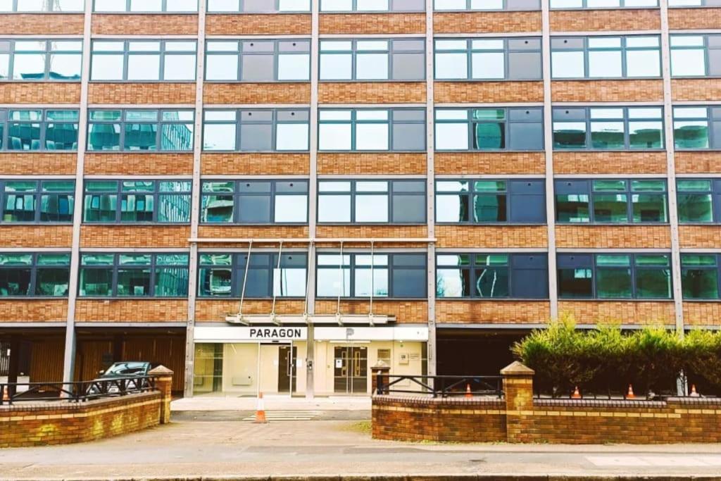 Lovely Studio Apartment With Free Parking Included! マンチェスター エクステリア 写真